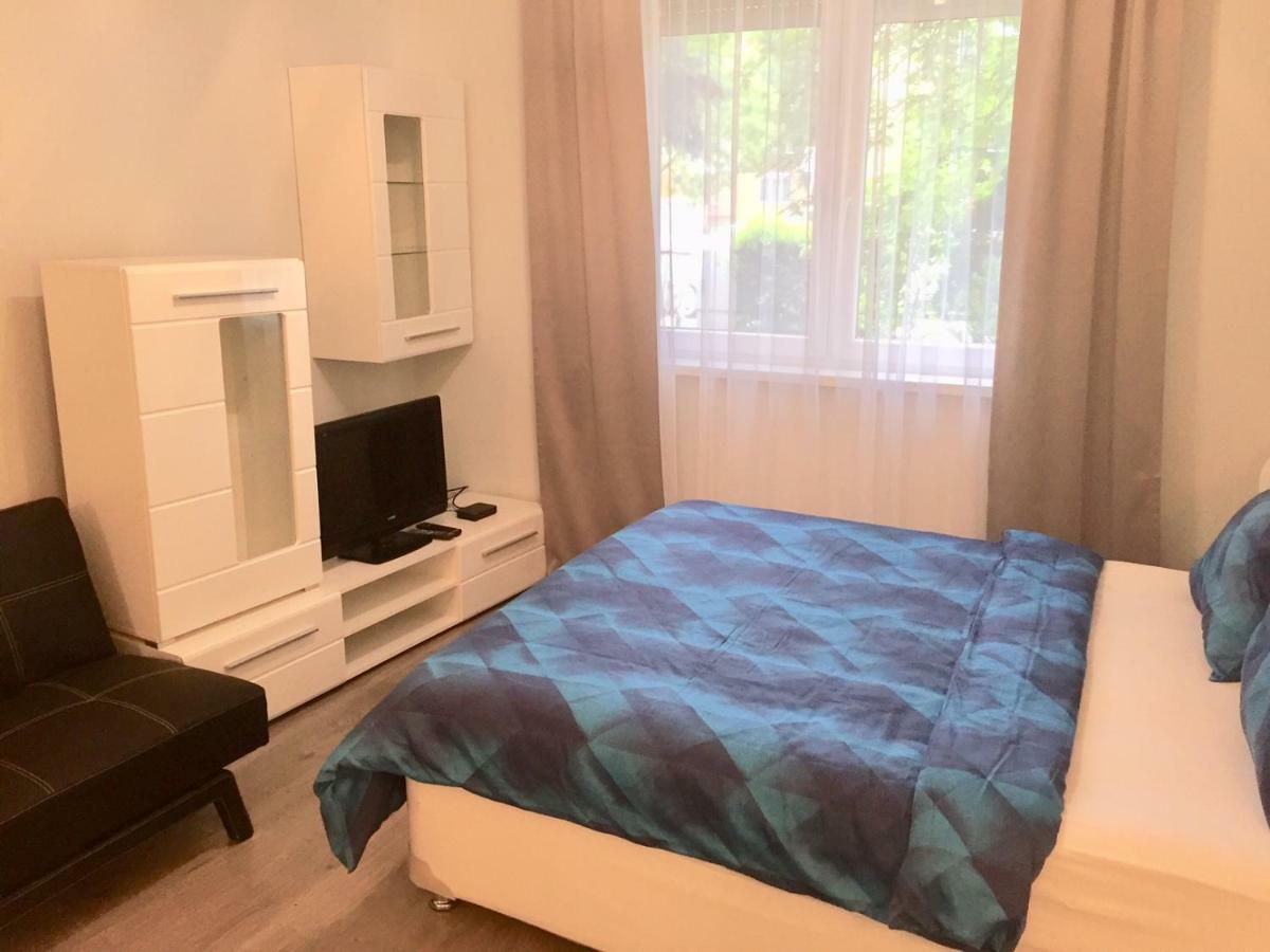 Miracle Apartman Sarvar Apartment Exterior photo